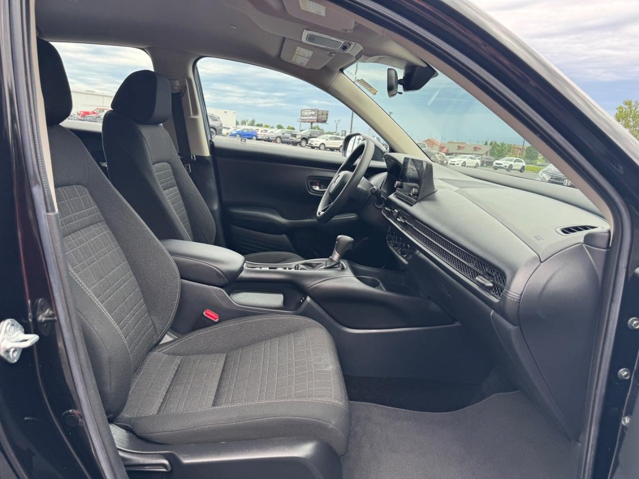 Used 2025 Honda HR-V LX image 17