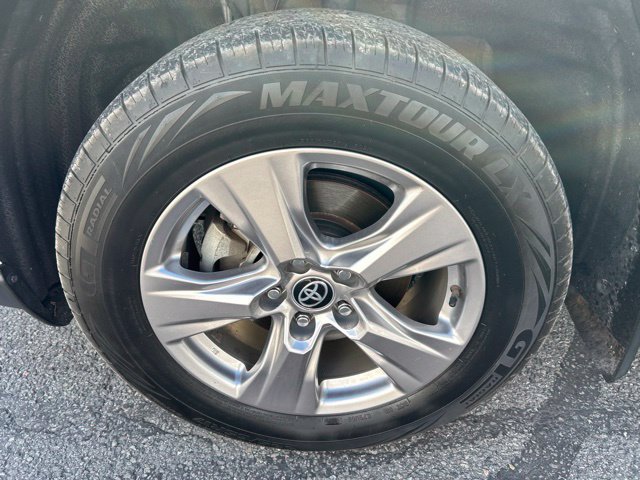 Used 2022 Toyota RAV4 XLE w/ Convenience Package AWD/4WD image 18