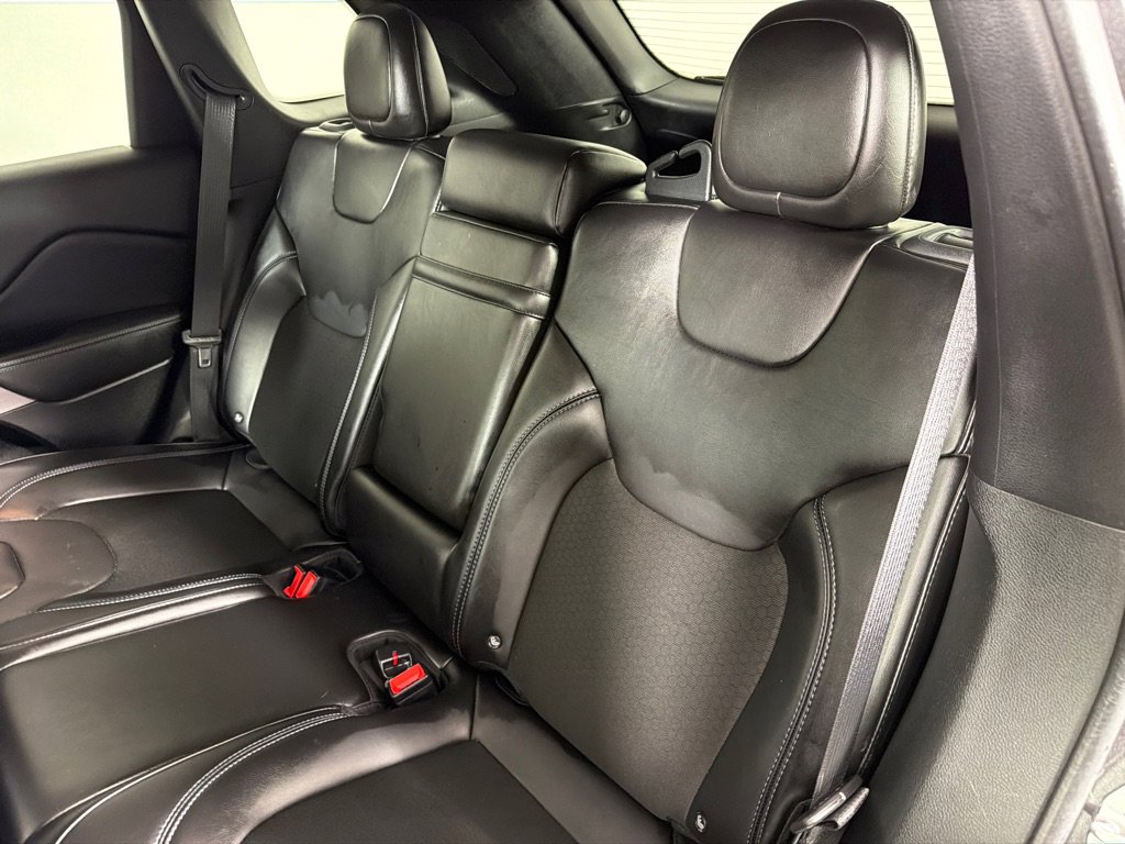 Used 2019 Jeep Cherokee Latitude Plus w/ Comfort/Convenience Group image 20