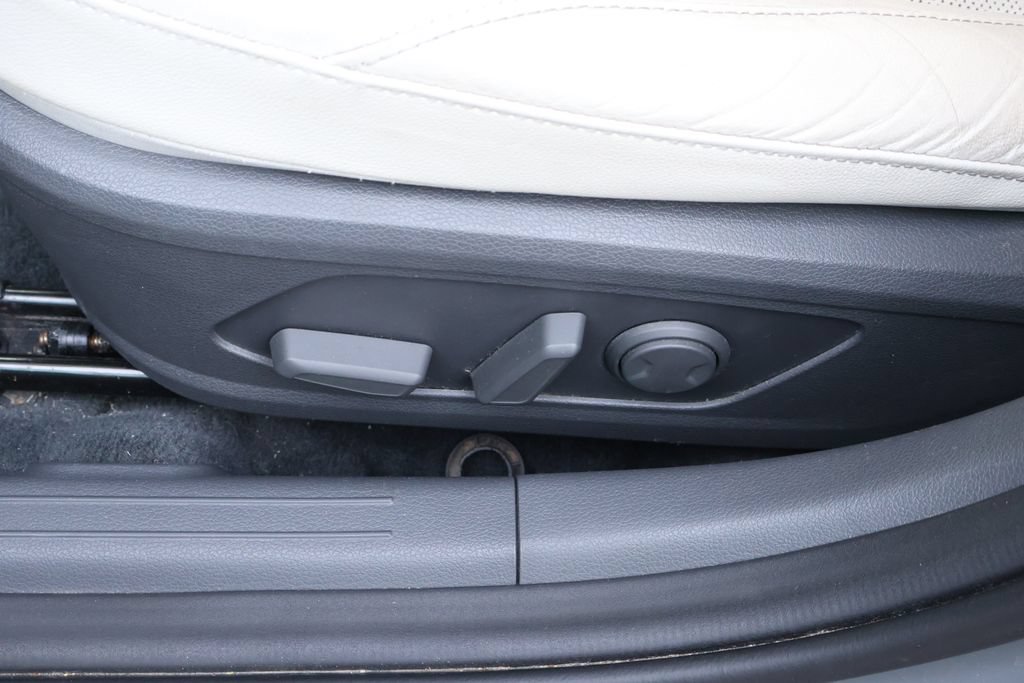 Used 2020 Hyundai Sonata Limited w/ Preferred Accessory Package FWD image 12