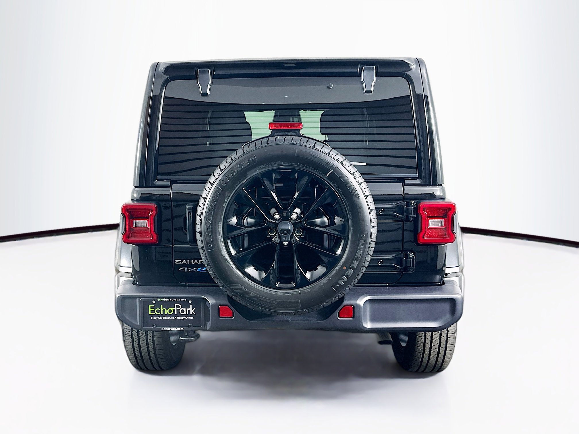 Used 2025 Jeep Wrangler Sahara AWD/4WD image 7