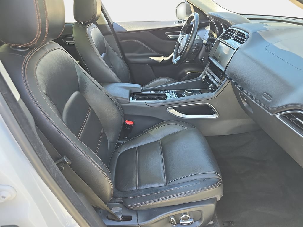 Used 2019 Jaguar F-PACE Prestige AWD/4WD image 12