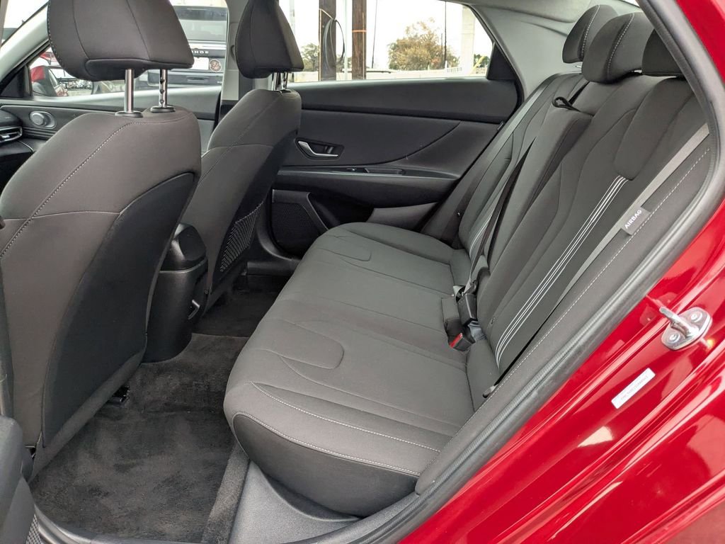 Used 2025 Hyundai Elantra SEL image 26