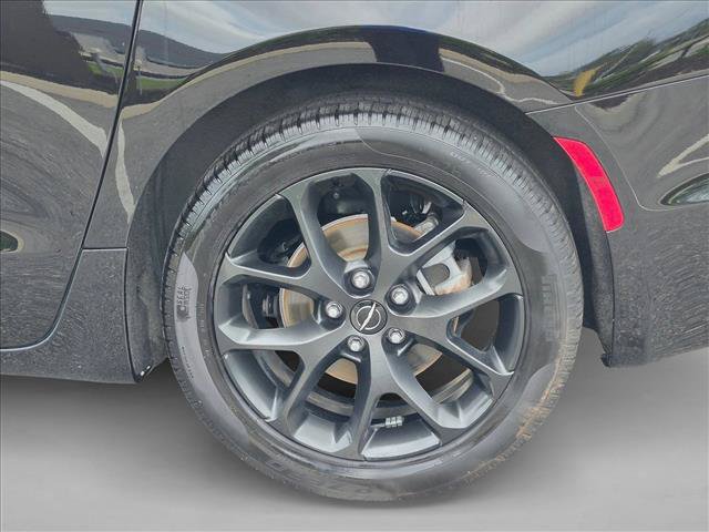 Used 2025 Chrysler Pacifica Limited FWD image 25