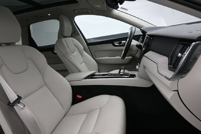 Used 2023 Volvo XC60 B5 Plus w/ Protection Package Premier FWD image 33