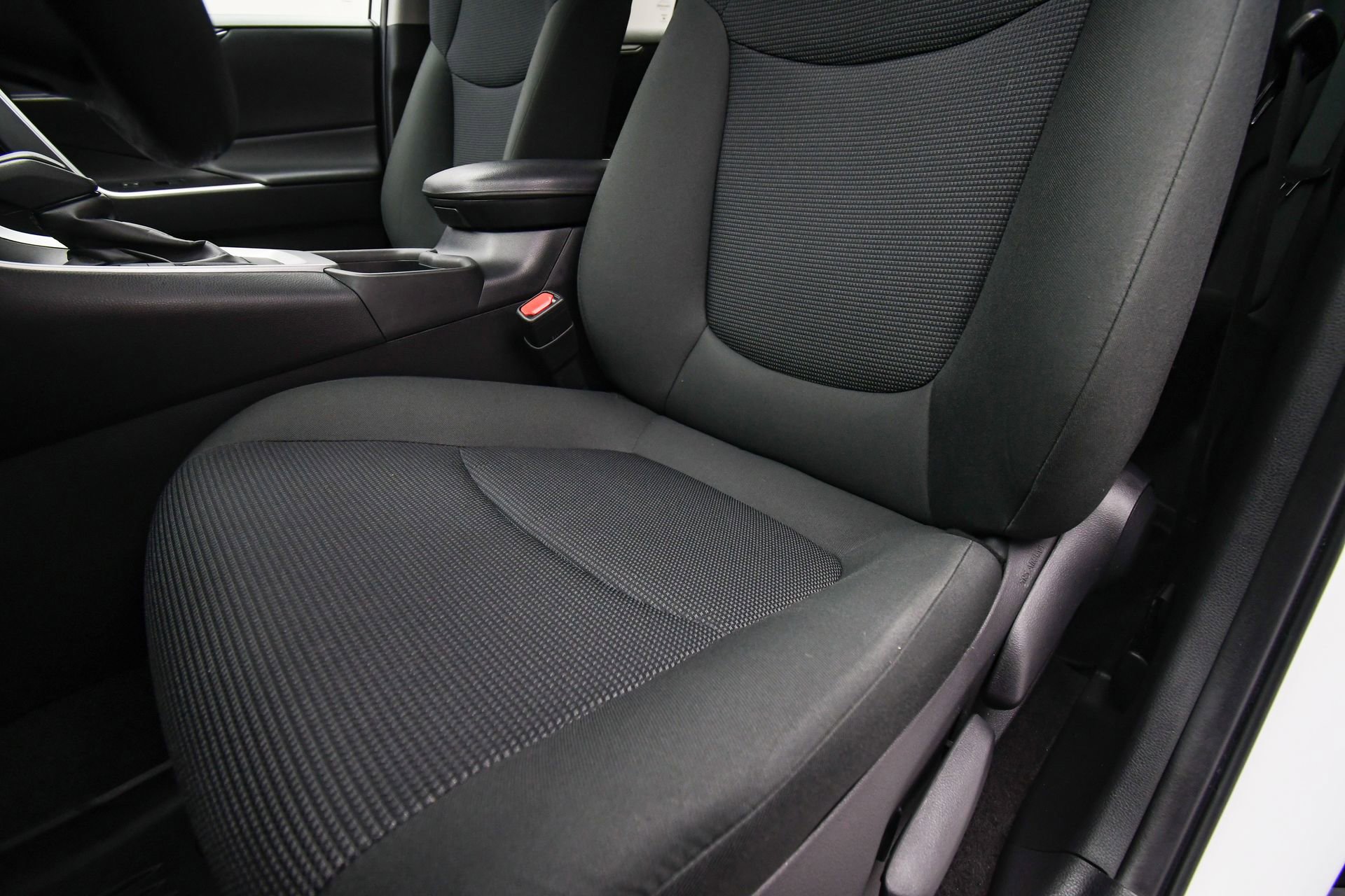 Used 2023 Toyota RAV4 LE AWD/4WD image 47