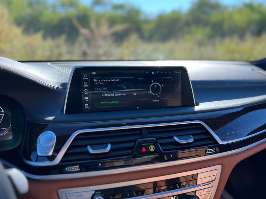 Used 2022 BMW 750i xDrive w/ M Sport Package image 24