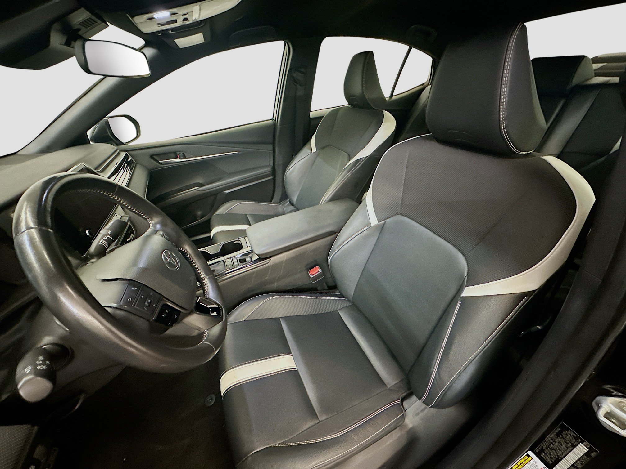 Used 2025 Toyota Camry SE FWD image 13