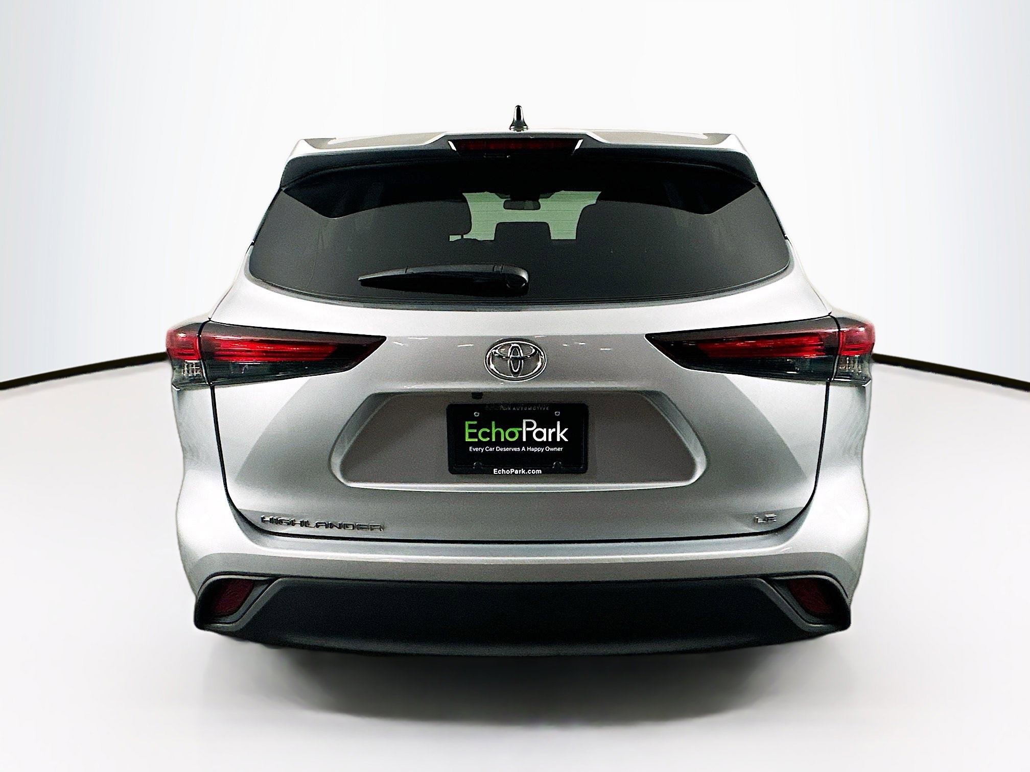 Used 2024 Toyota Highlander LE image 7