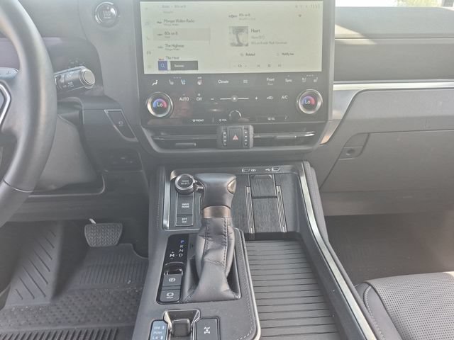 Used 2025 Lexus GX 550 w/ Accessory Package (Z1) AWD/4WD image 17
