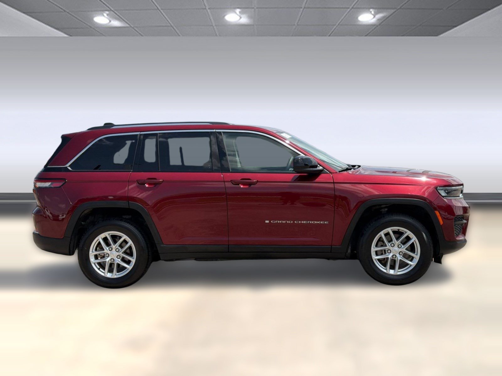Used 2023 Jeep Grand Cherokee Laredo AWD/4WD image 8