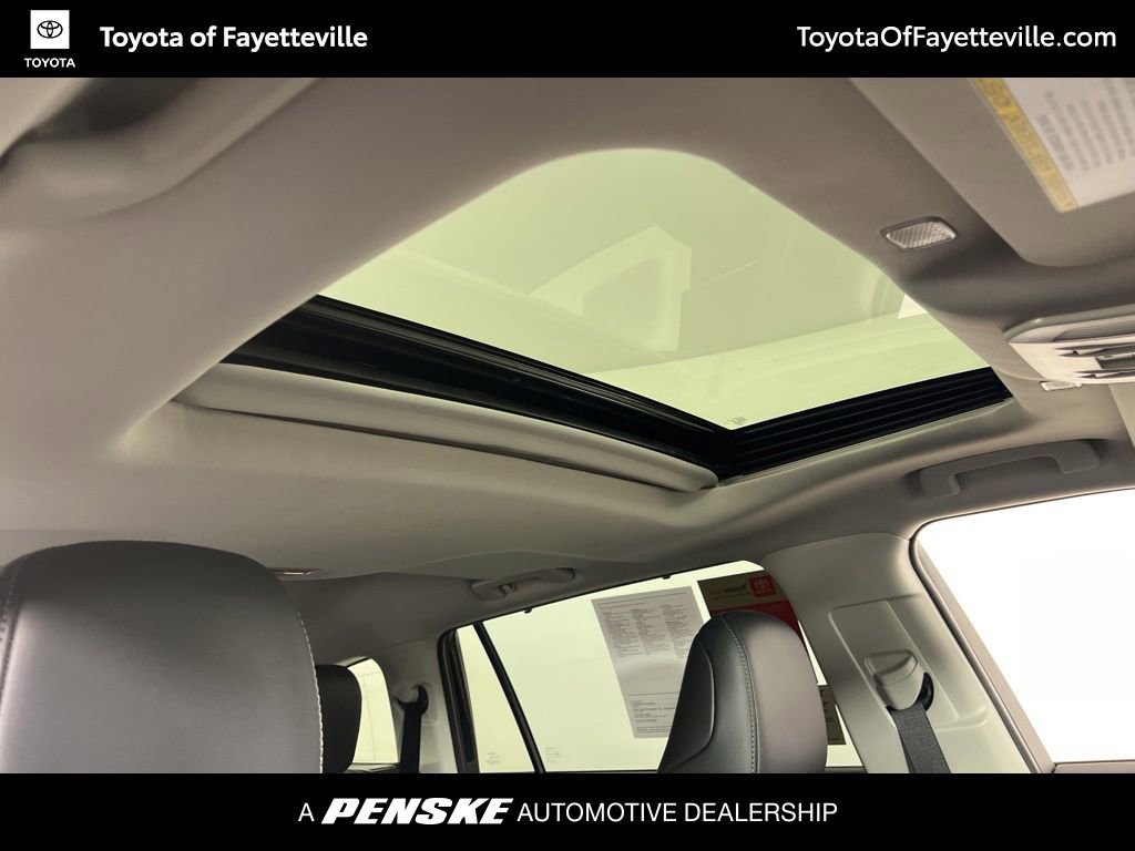 Used 2026 Toyota Highlander Limited image 6