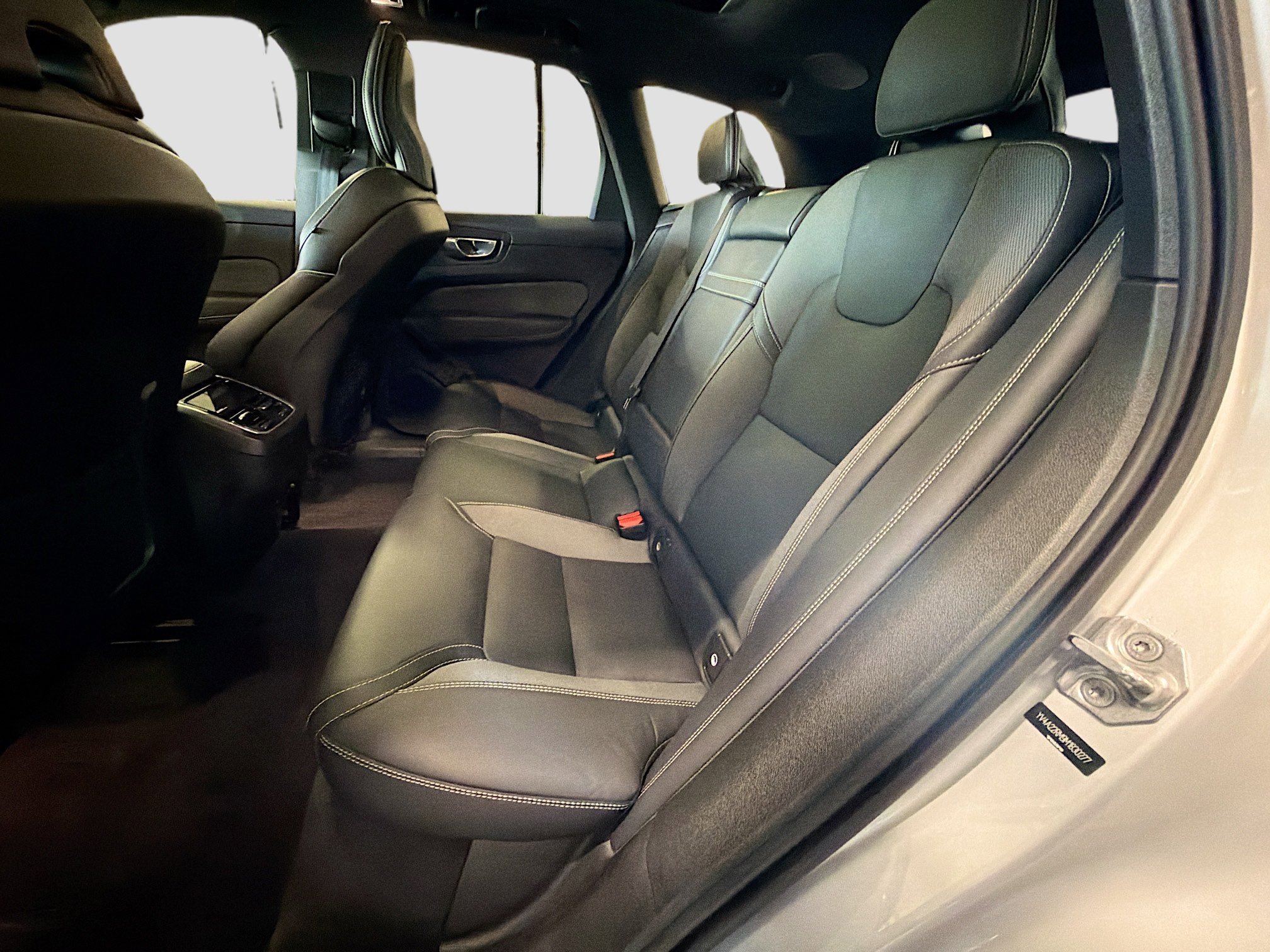Used 2021 Volvo XC60 T6 R-Design w/ Advanced Package AWD/4WD image 30