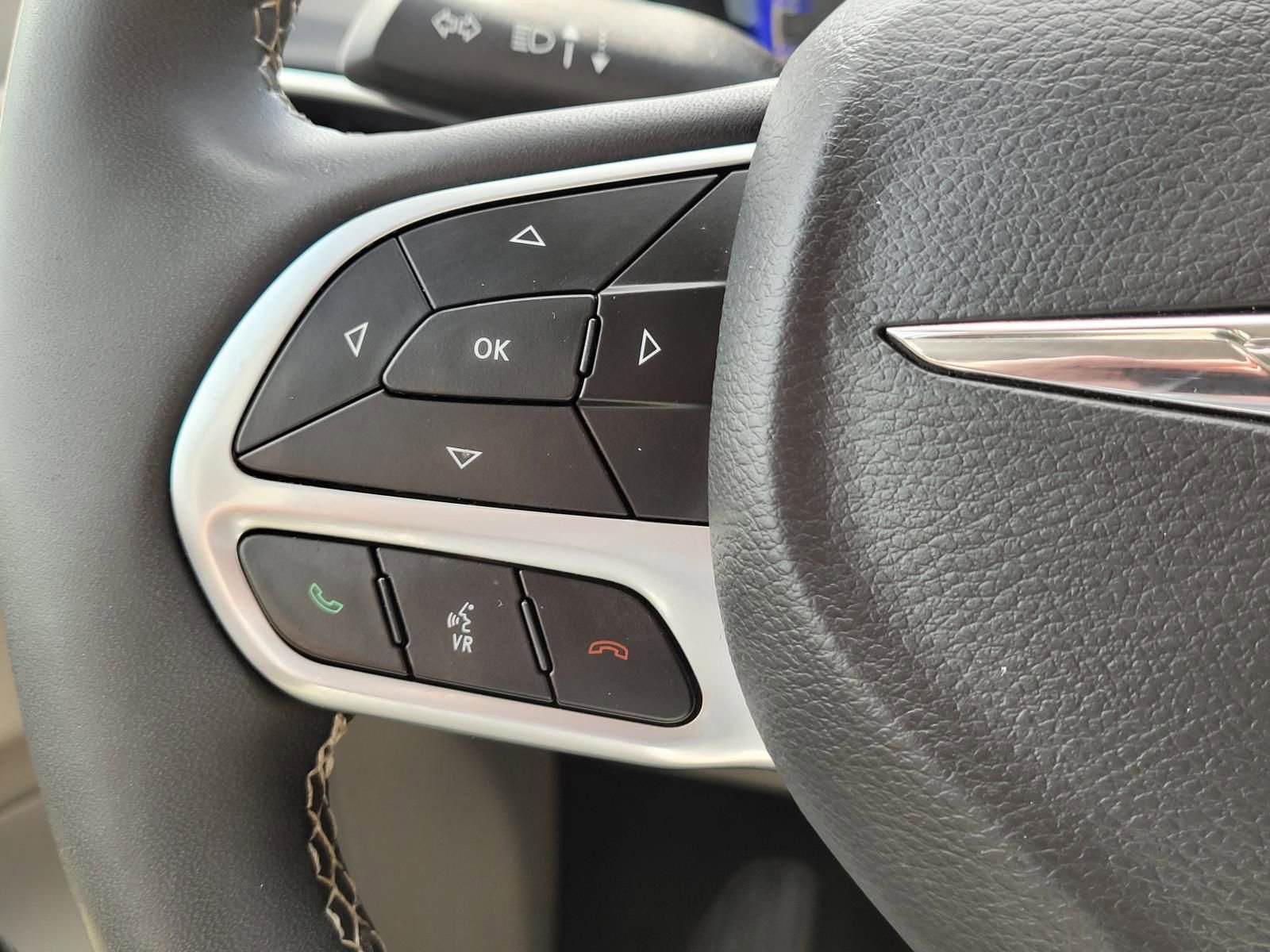 Used 2024 Chrysler Pacifica Touring-L FWD image 30