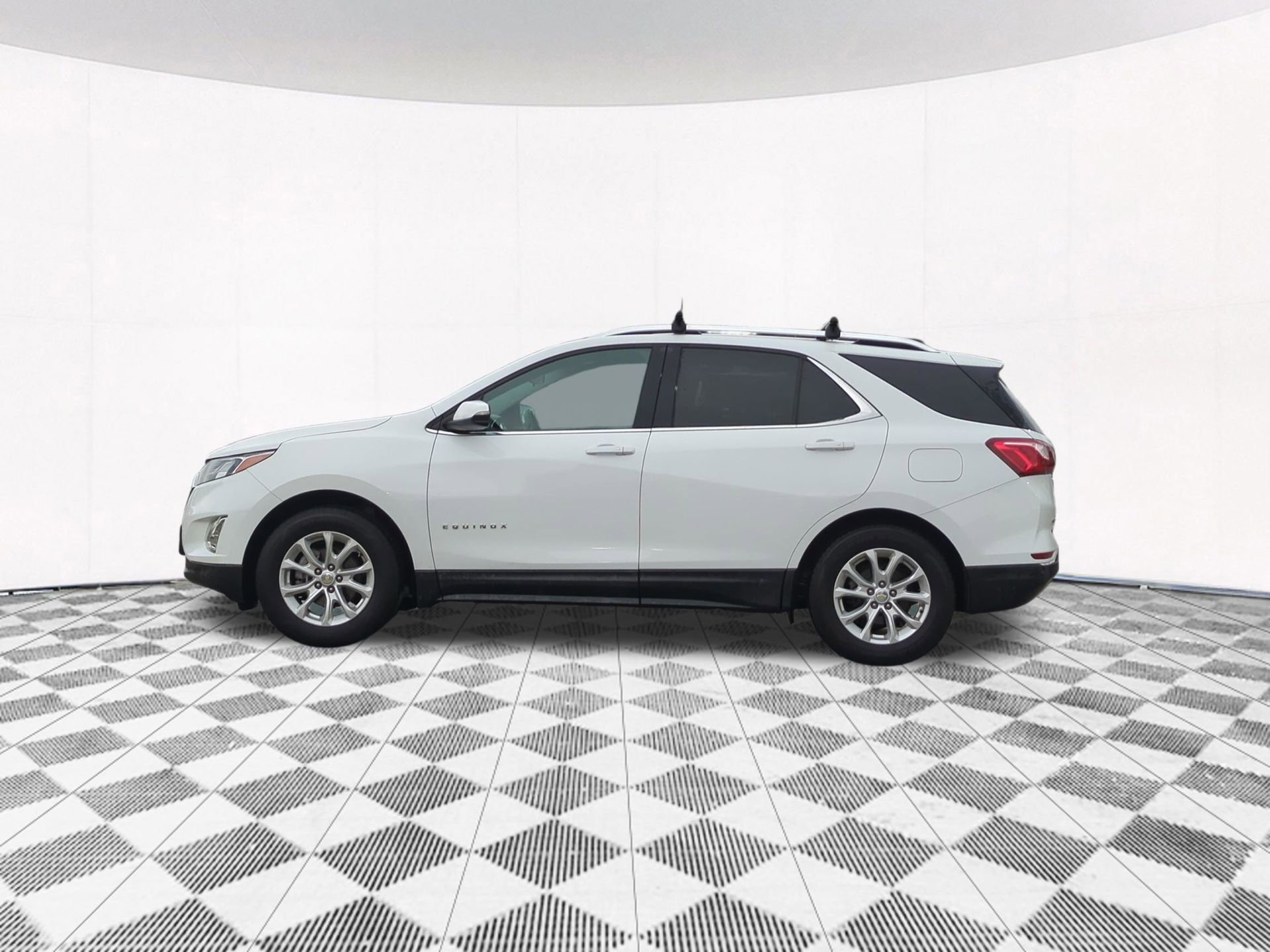 Used 2018 Chevrolet Equinox LT w/ Sun & Infotainment Package image 5