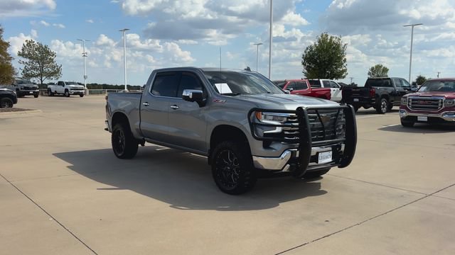 Used 2023 Chevrolet Silverado 1500 LTZ AWD/4WD image 3