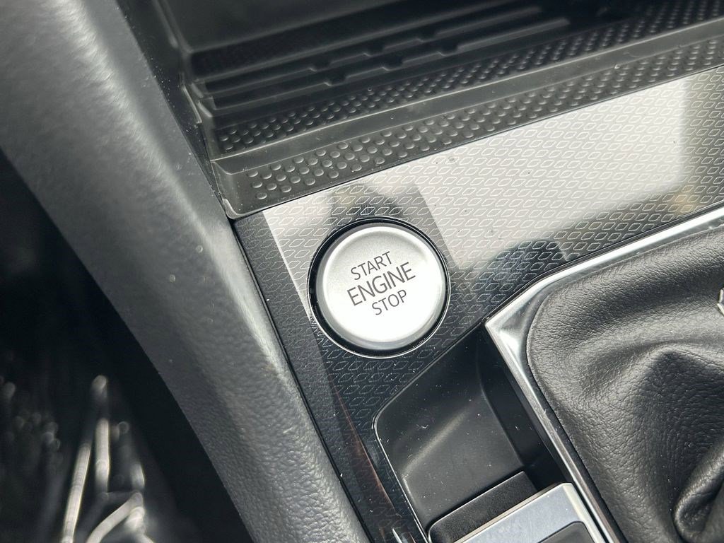 New 2026 Volkswagen Taos SE FWD image 17