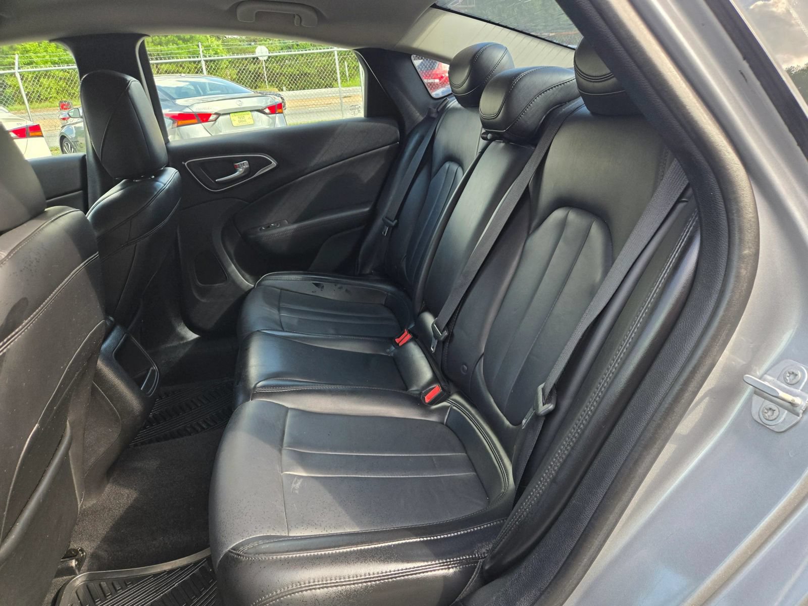 Used 2017 Chrysler 200 Limited Platinum FWD image 8