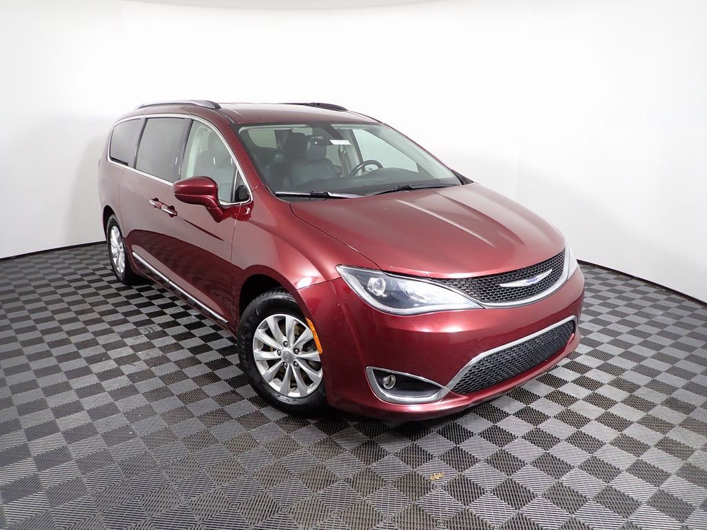 Used 2019 Chrysler Pacifica Touring-L image 6