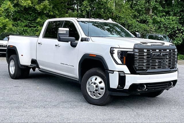 Used 2025 GMC Sierra 3500 Denali Ultimate AWD/4WD image 2