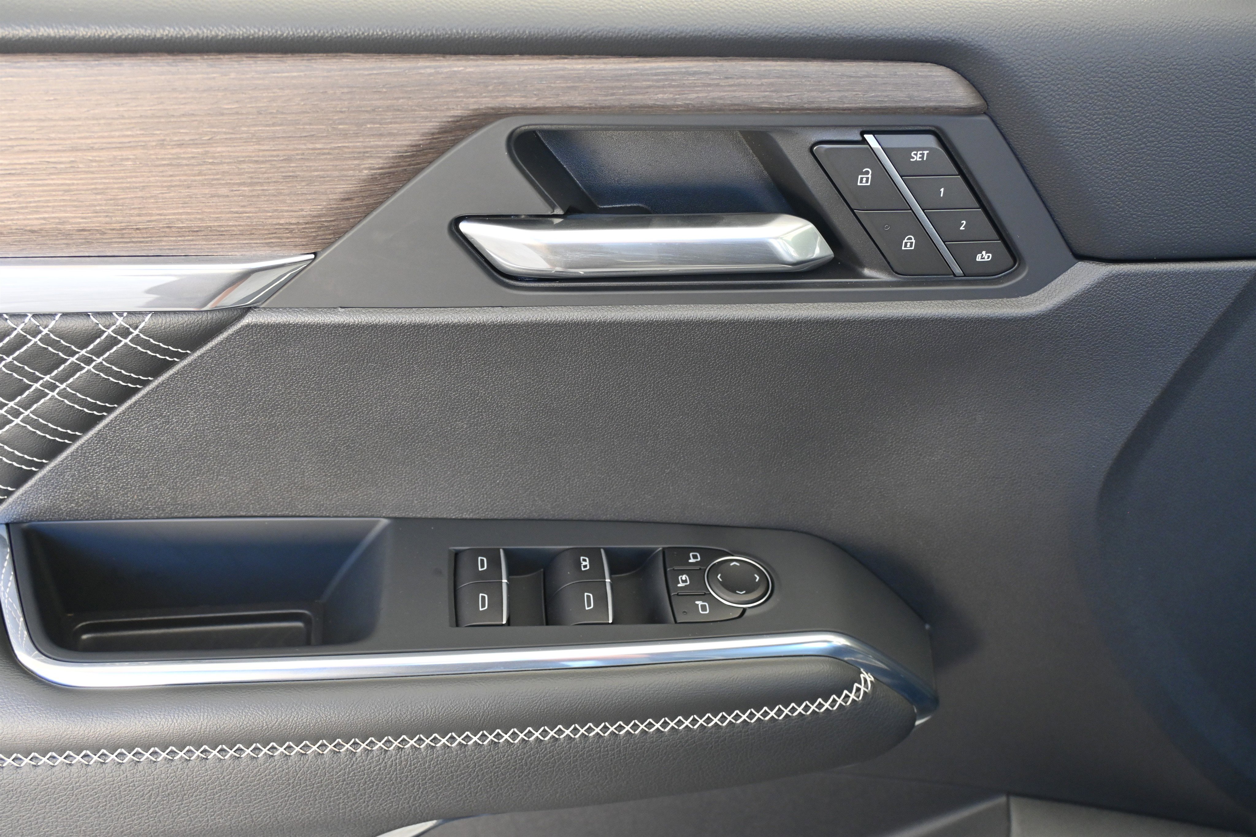 Used 2025 GMC Acadia Denali w/ LPO, Floor Liner Package image 15