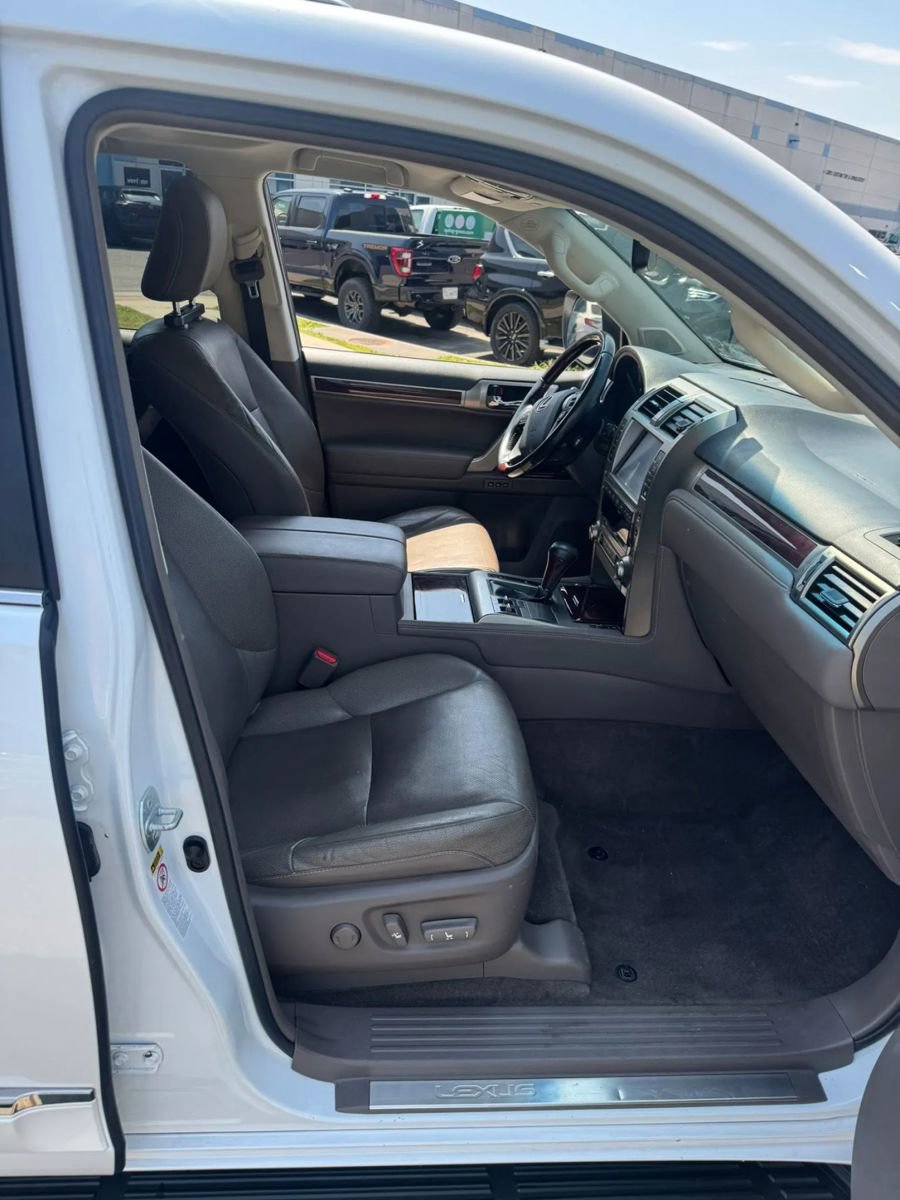 Used 2015 Lexus GX 460 w/ Premium Package AWD/4WD image 26