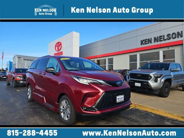 Used 2023 Toyota Sienna XSE w/ XSE Plus Package image 1