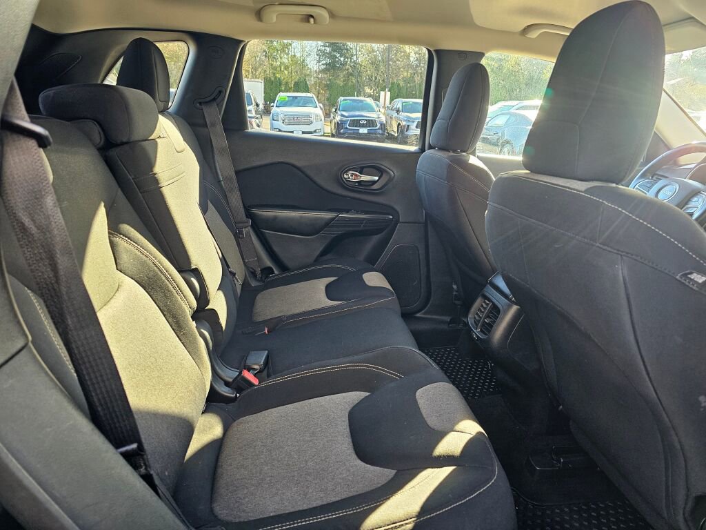 Used 2014 Jeep Cherokee Latitude w/ Cold Weather Group image 12