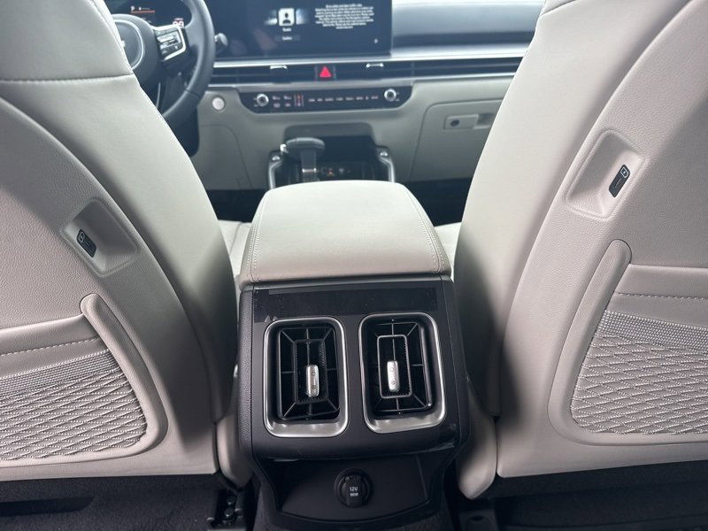 Used 2025 Kia Sorento S image 21