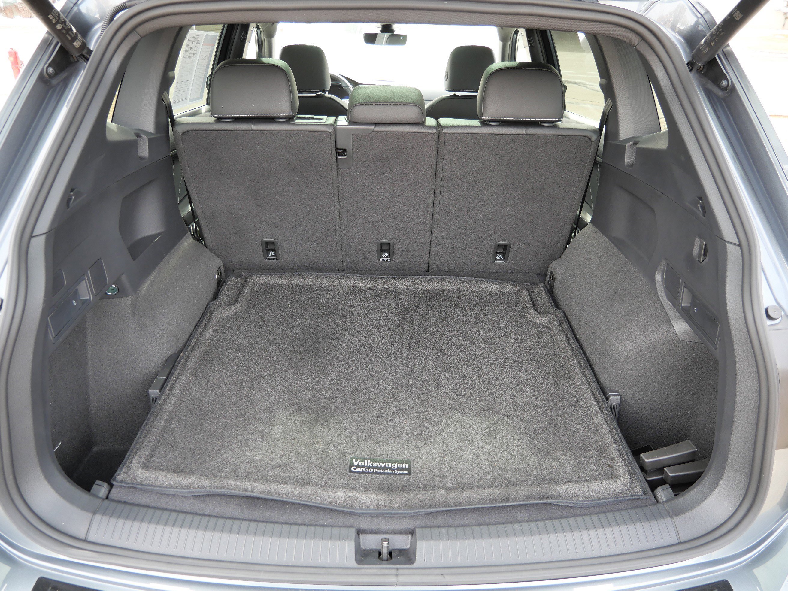 Certified 2024 Volkswagen Tiguan SE R-Line image 18