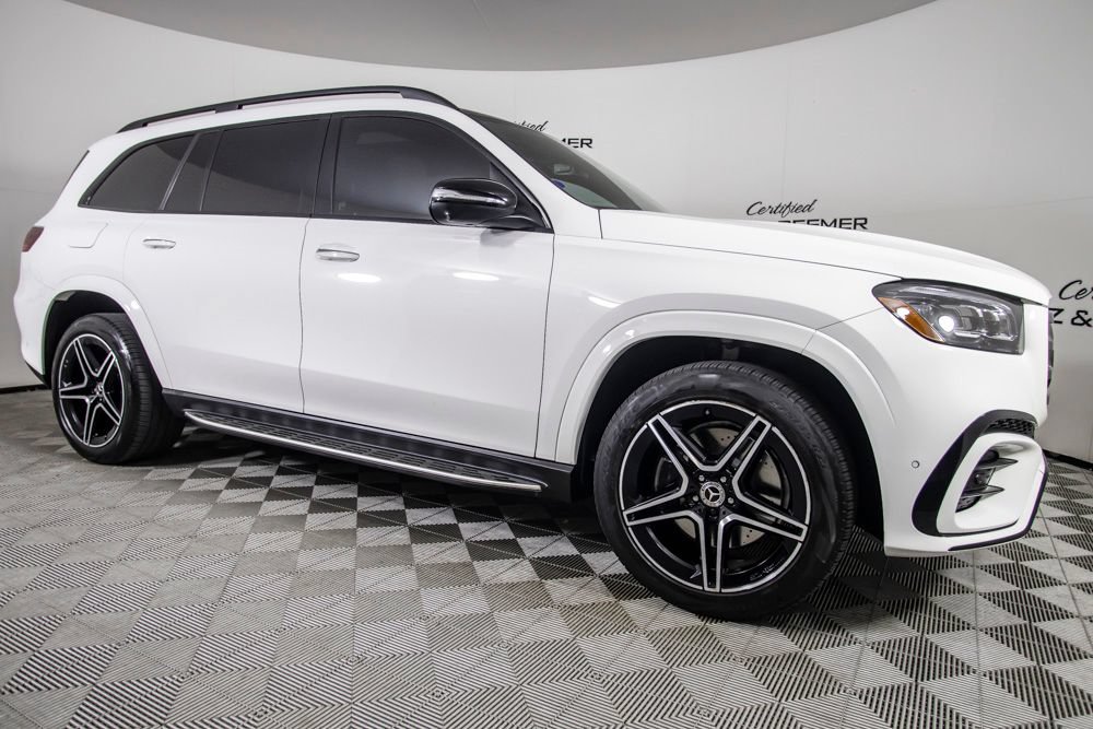 Used 2024 Mercedes-Benz GLS 450 4MATIC image 2