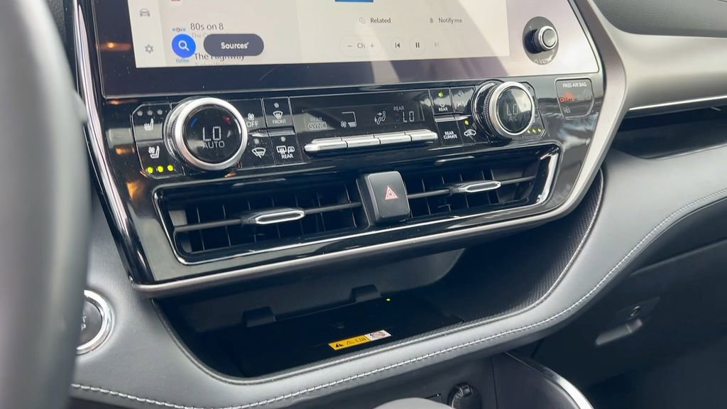 Used 2023 Toyota Highlander Limited image 28