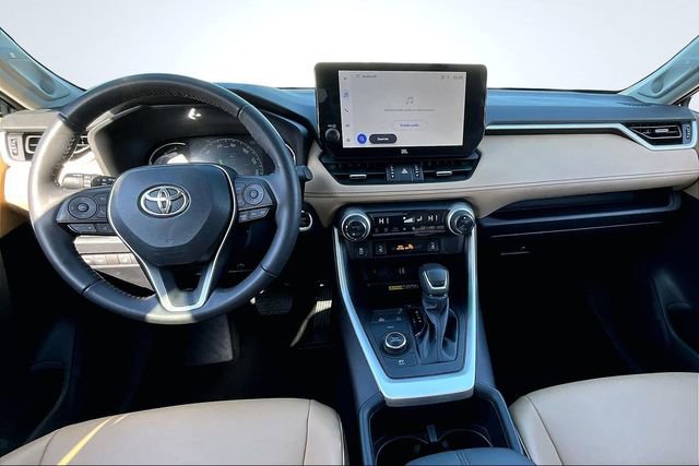 Used 2023 Toyota RAV4 XLE Premium image 7