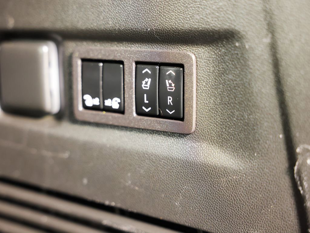 Used 2023 GMC Yukon XL AT4 w/ Max Trailering Package image 17