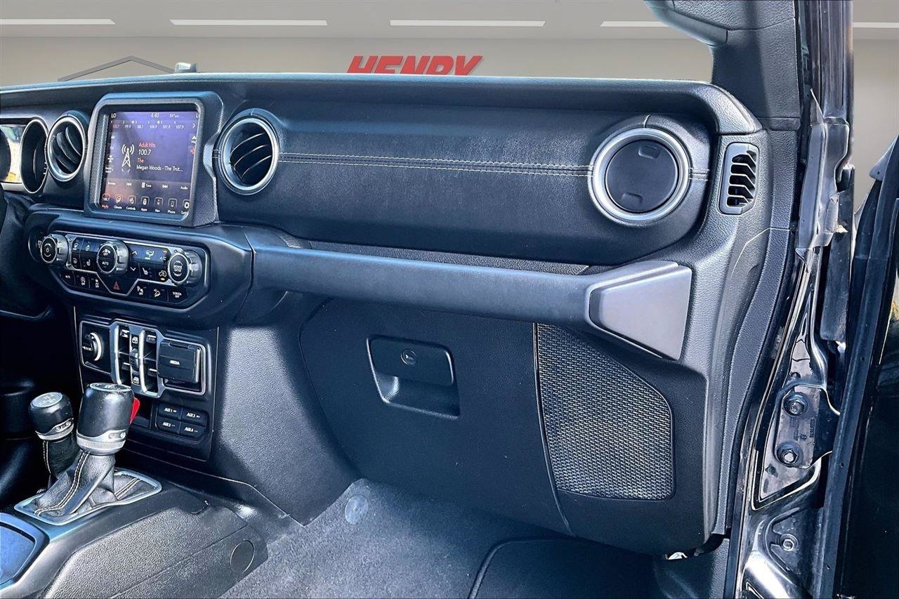 Used 2018 Jeep Wrangler Unlimited Sahara AWD/4WD image 27