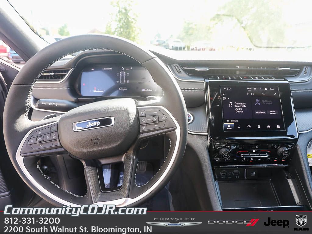 New 2025 Jeep Grand Cherokee Laredo X w/ Luxury Tech Group I image 11