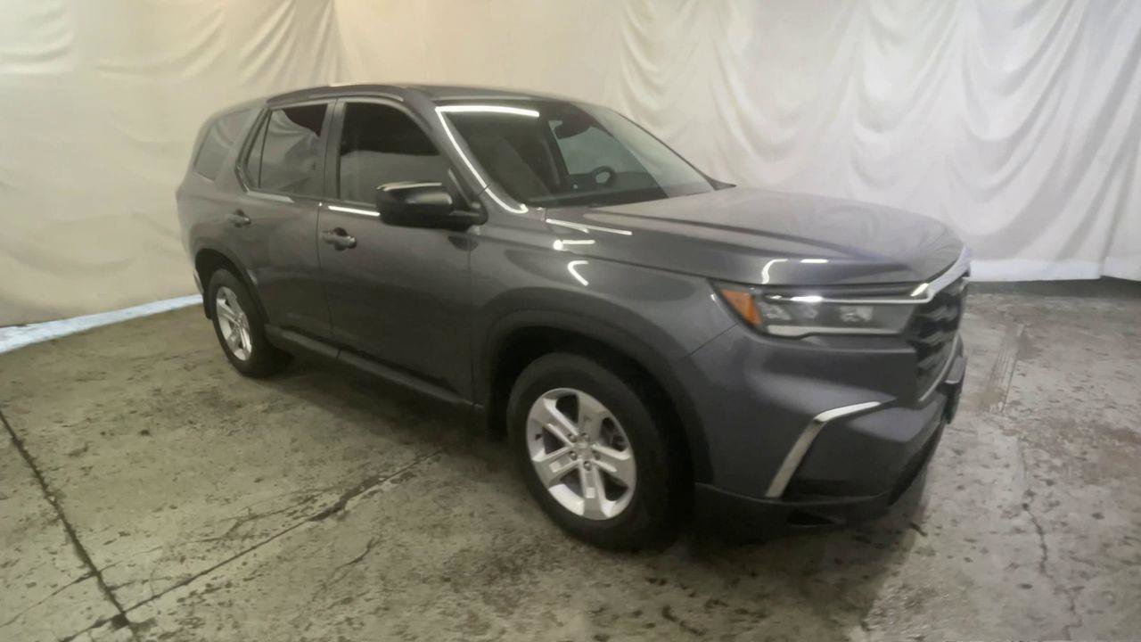Used 2023 Honda Pilot LX image 2