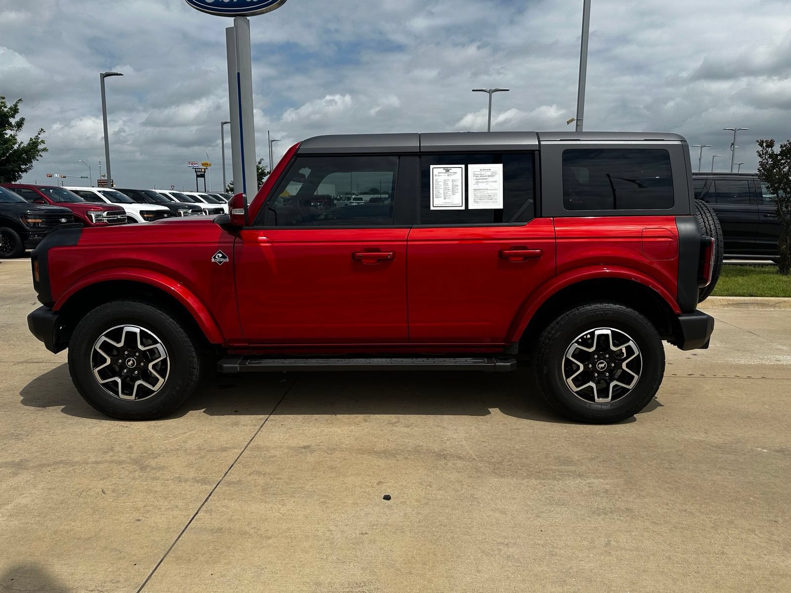 Used 2024 Ford Bronco Outer Banks AWD/4WD image 3