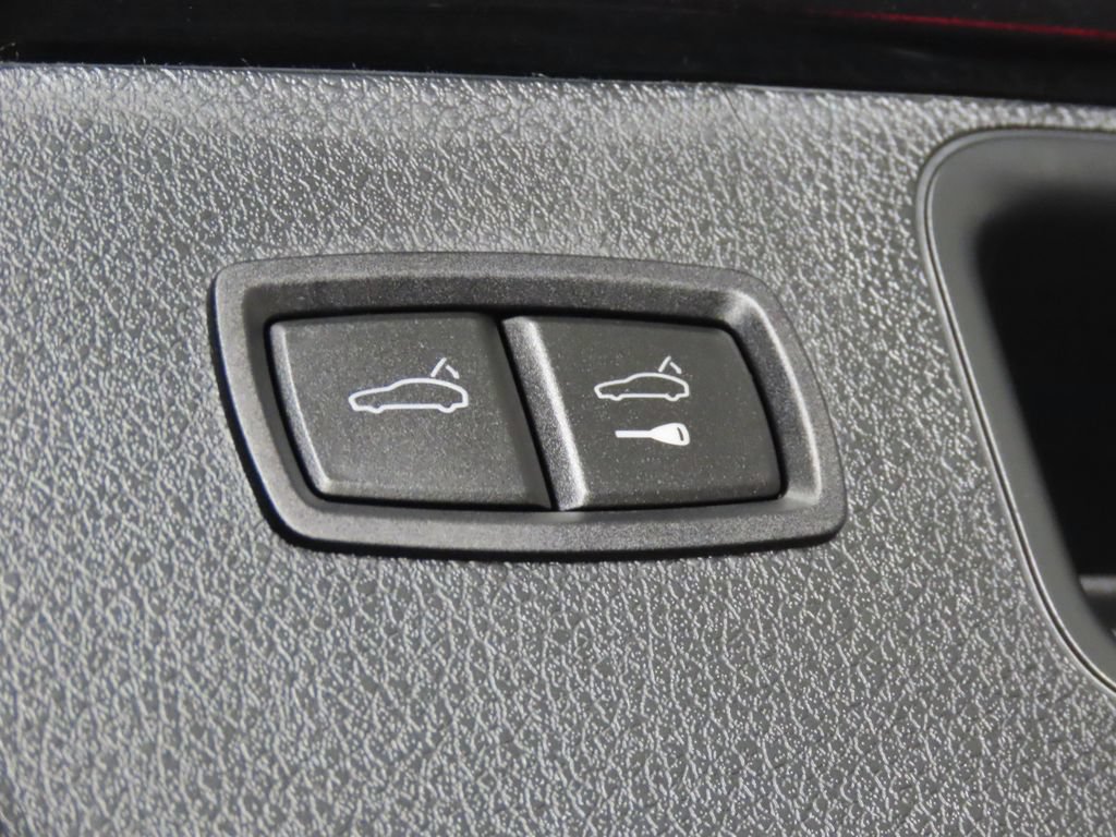 Certified 2026 Porsche Macan AWD/4WD image 49