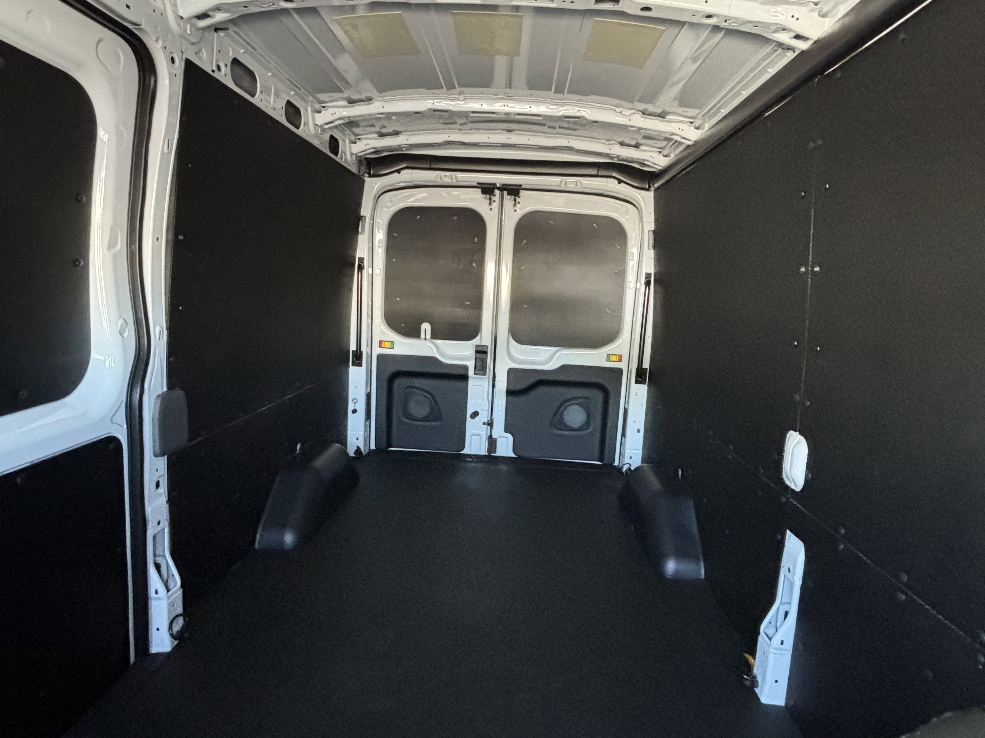 New 2025 Ford Transit 250 148 Medium Roof image 11