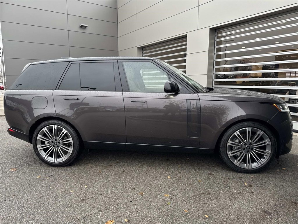 New 2025 Land Rover Range Rover SE image 9