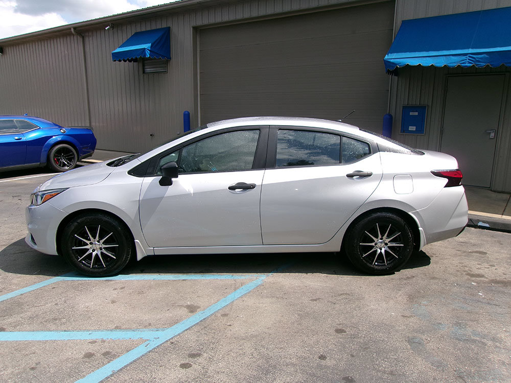 Used 2021 Nissan Versa S FWD image 3