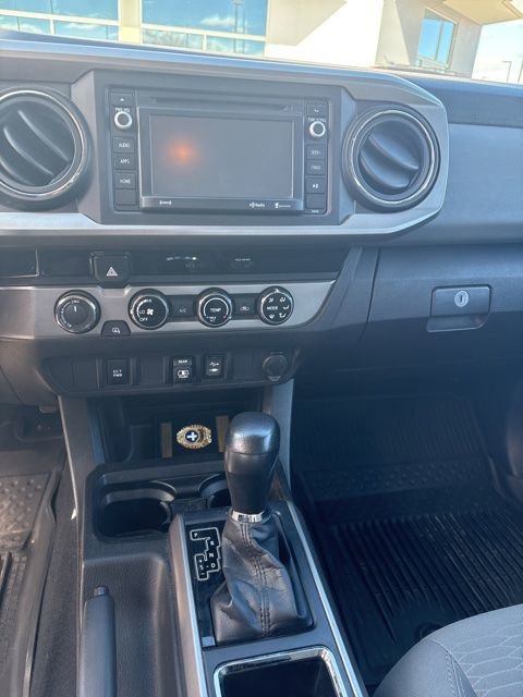 Used 2018 Toyota Tacoma SR5 AWD/4WD image 8