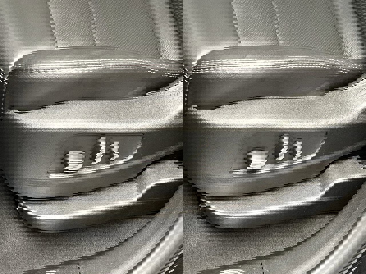 Certified 2025 Cadillac XT5 Premium Luxury image 12