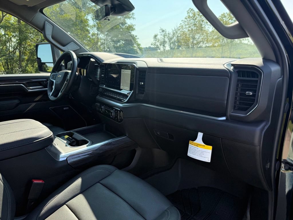 Used 2026 Chevrolet Silverado 2500 LTZ w/ LTZ Premium Package AWD/4WD image 26