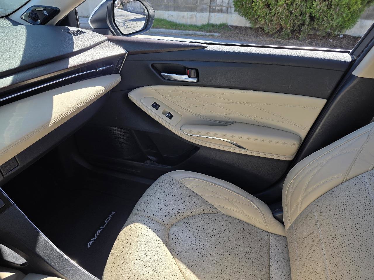 Used 2020 Toyota Avalon Limited w/ Advanced Safety Package FWD image 25