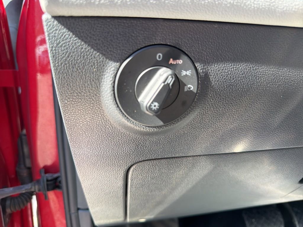 Used 2022 Volkswagen Taos SE image 17