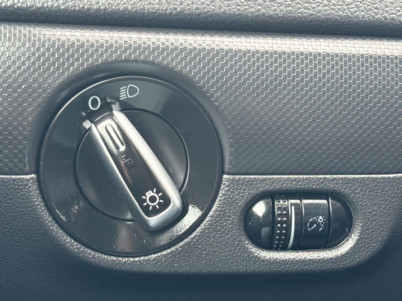 Used 2011 Volkswagen Jetta SE image 16