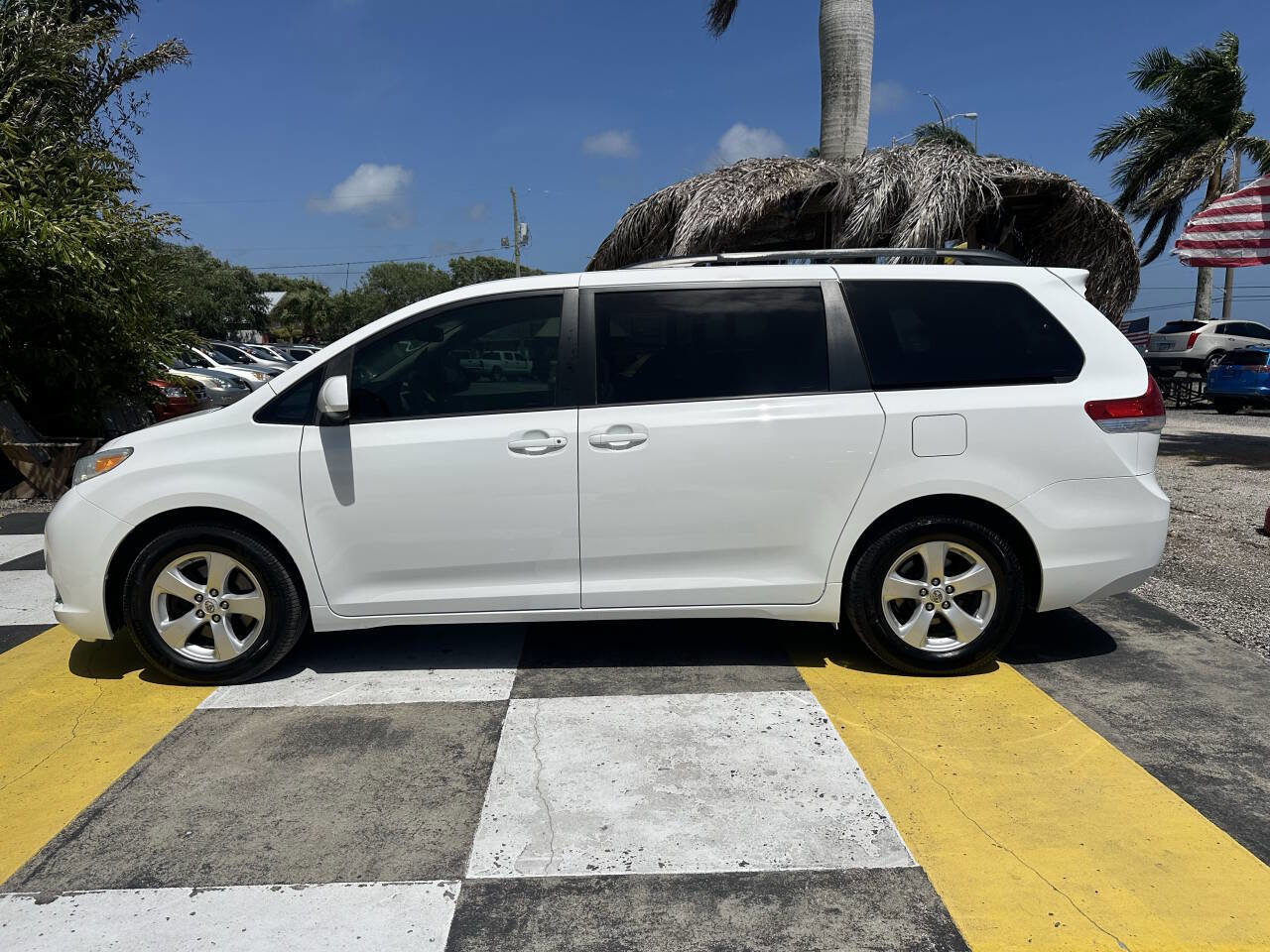 Used 2011 Toyota Sienna LE image 9