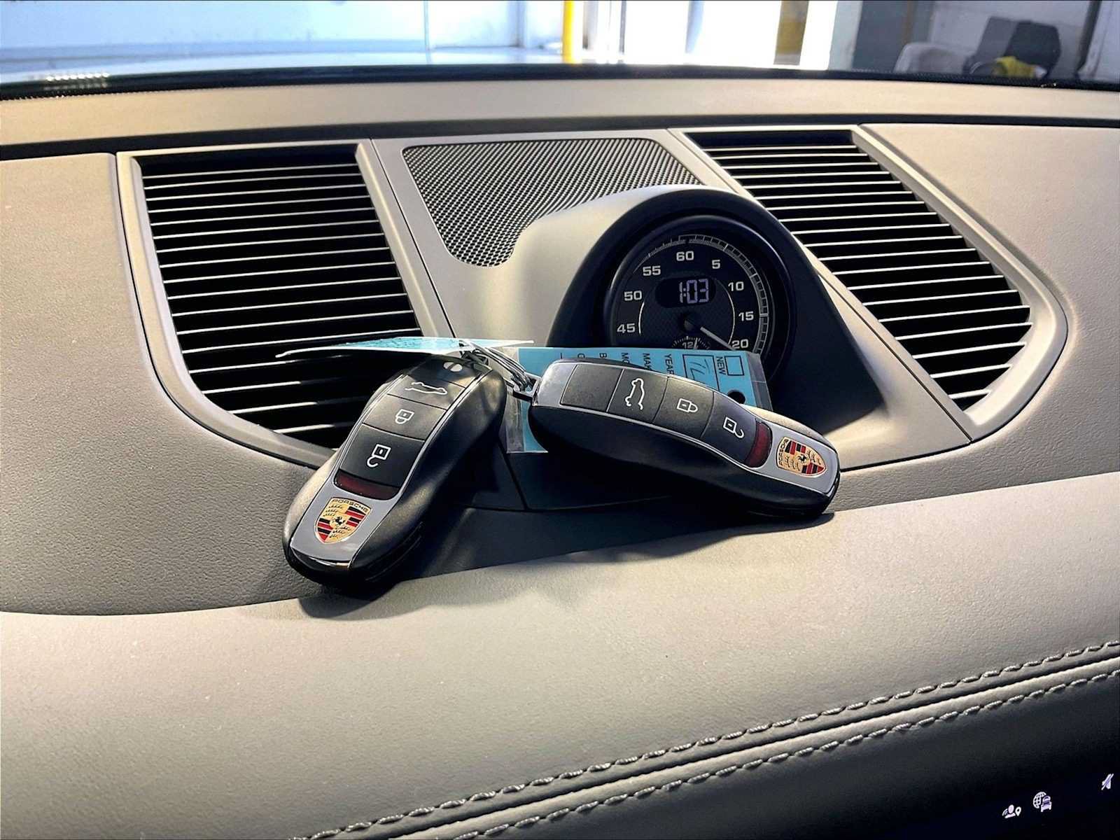 Certified 2026 Porsche Macan AWD/4WD image 21